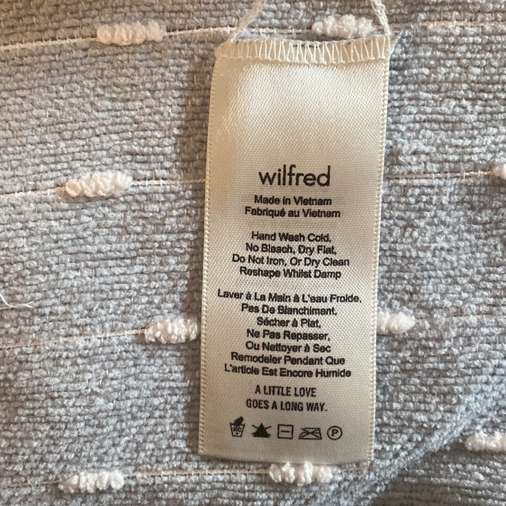 ARITZIA WILFRED Two-Toned Burgundy Heathered Jersey Knit Pullover. Size Small - Picture 6 of 7